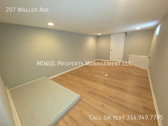 Building Photo - 207 Waller Ave