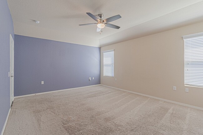 Building Photo - $300 OFF 1ST MONTH RENT IF YOU MOVE IN WIT...