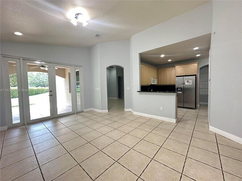 Building Photo - 2841 Poinciana Cir