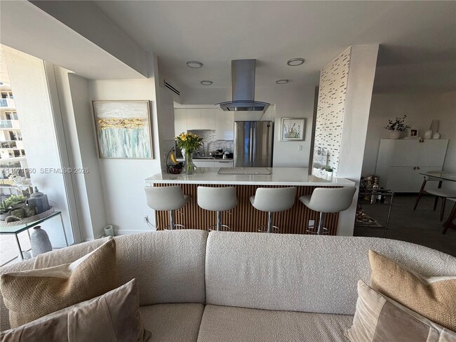 Building Photo - 2715 N Ocean Blvd