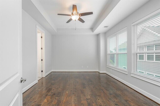 Building Photo - 312 W 28th St