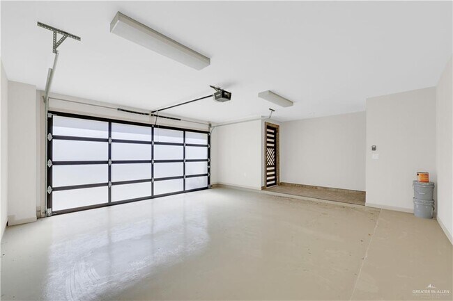 Building Photo - 18 Canary Ave