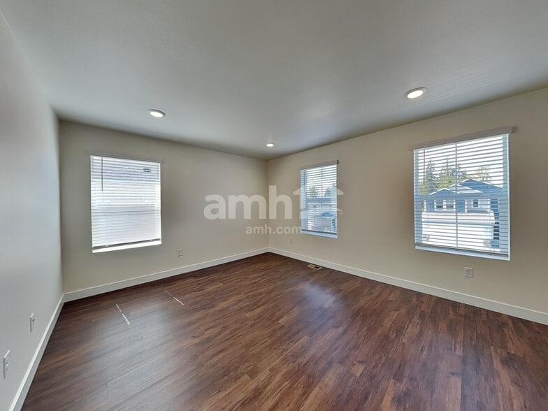 Building Photo - 4739 86th Ave NE