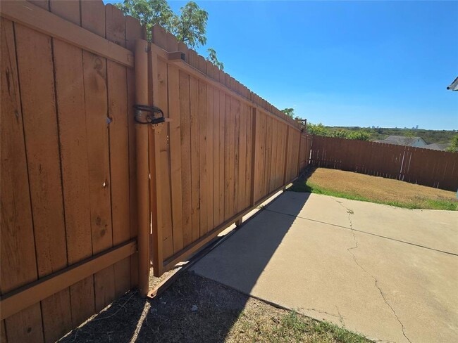 Building Photo - 7013 Marejada Dr