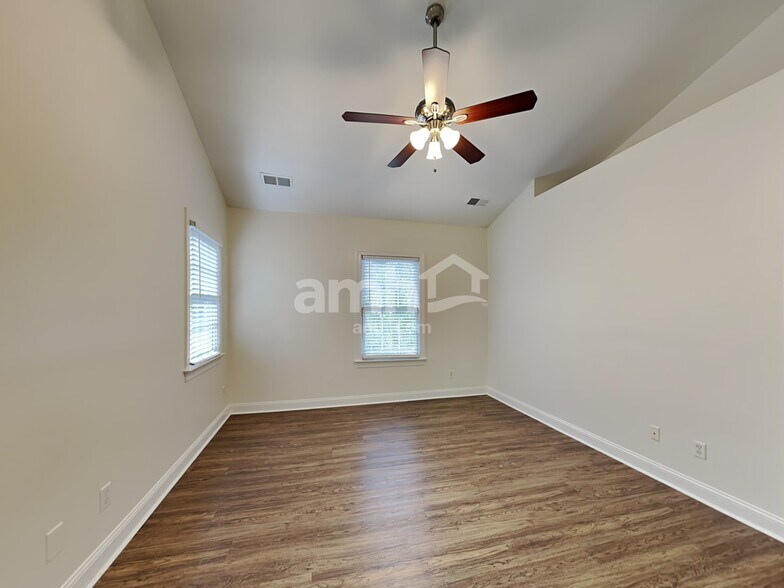 Building Photo - 7809 Hollow Oaks Ln