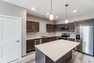 Building Photo - 1717 N Manifold Ln