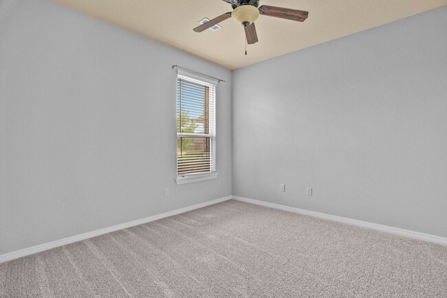 Building Photo - Spacious 3 Bedroom 2 Bath home in Great Location!