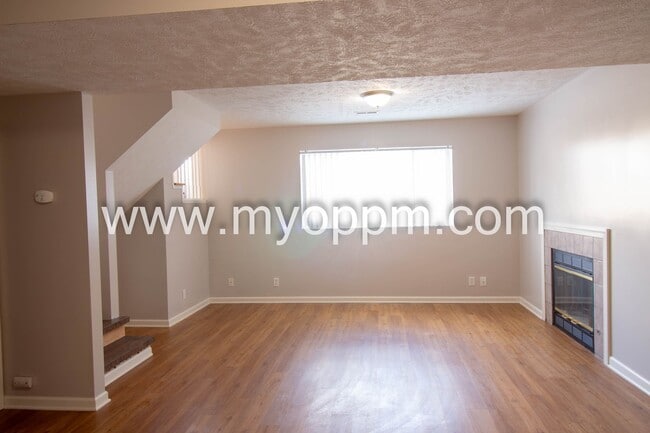 Building Photo - Available NOW! 3 Bedroom / 2 Bathroom Home | Northwest Omaha