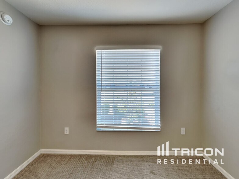 Building Photo - 229 Cascara Ln