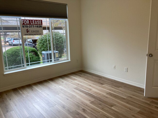 Building Photo - Stunning Modern 2 Bedroom Townhome