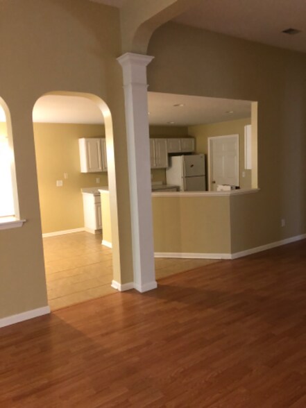 Building Photo - 305 Rice Bay Dr