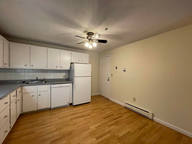 Building Photo - 99 Powers St