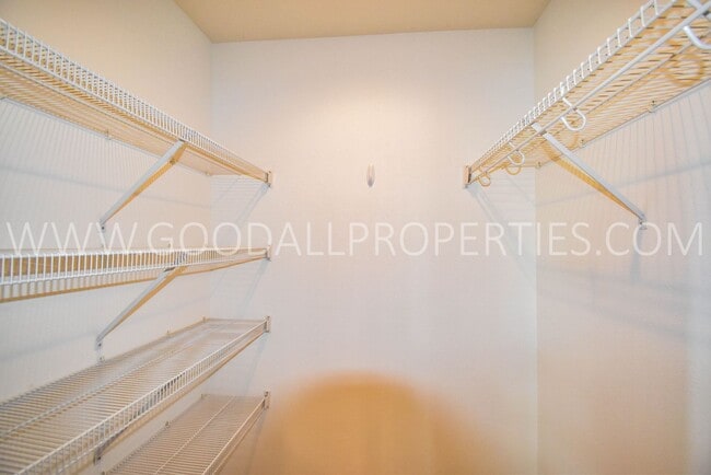 Building Photo - Discover this beautiful 2 Bedroom, 2.5 Bath Towhome in Ankeny!