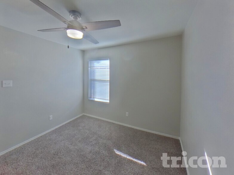 Building Photo - 746 Bayonet St