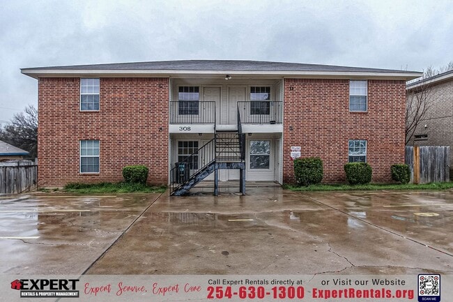 Building Photo - Spacious 3BR/2BA Fourplex with Private Backyard