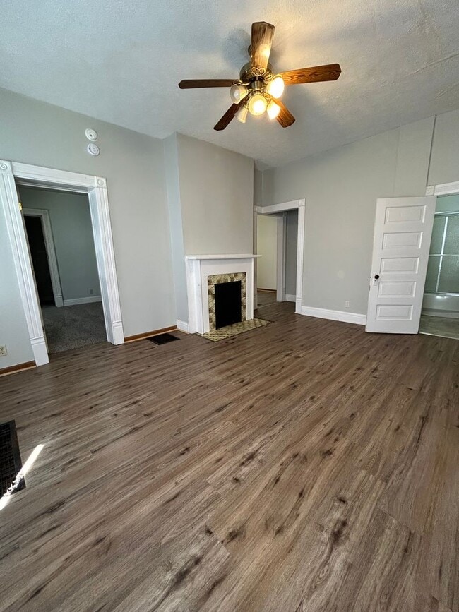 Building Photo - 638 N 8th St