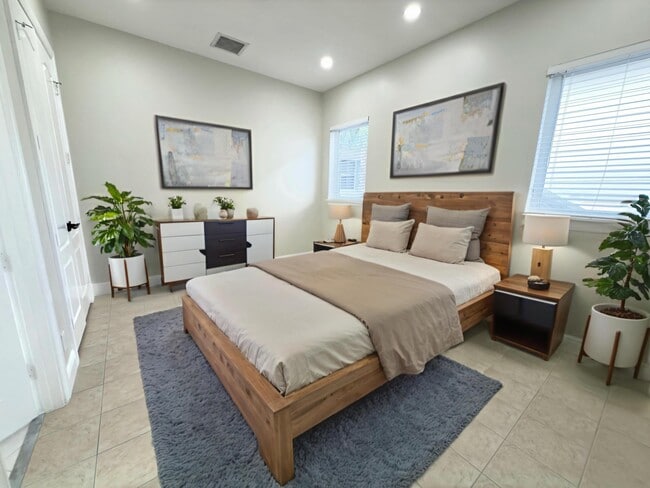 Building Photo - 200 W Bay Cedar Cir