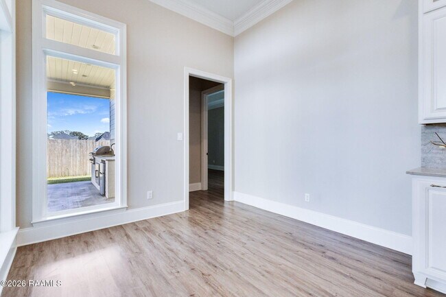 Building Photo - 315 San Marcos Dr