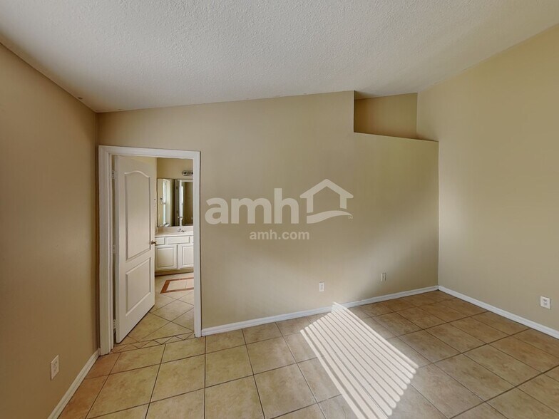 Building Photo - 2600 Deck Ave