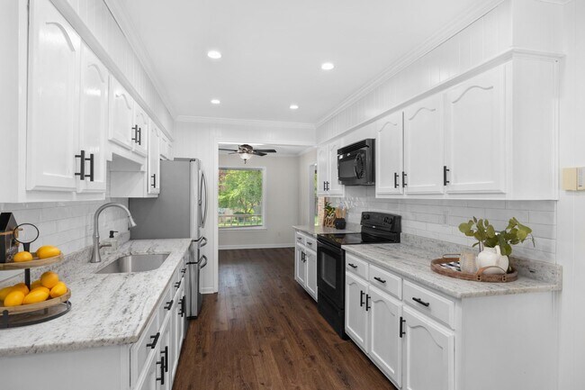 Building Photo - 3075 Stonecrest Cir