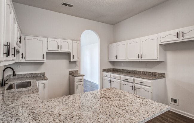 Building Photo - 5624 Annandale Dr