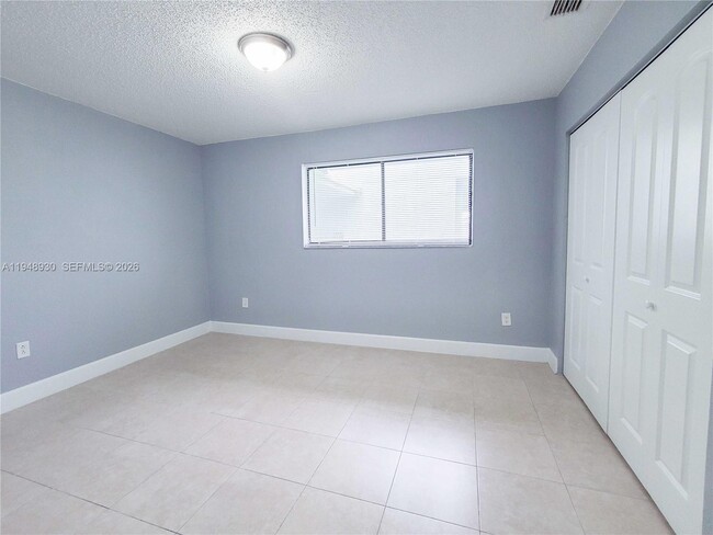 Building Photo - 1519 W 42nd Pl