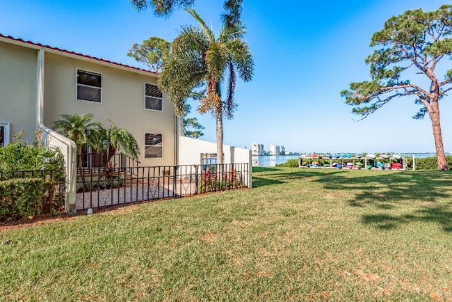 Building Photo - 2700 Bayshore Blvd