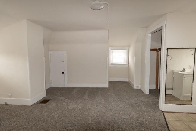 Building Photo - 3 Bed 2 Bath House Columbia College