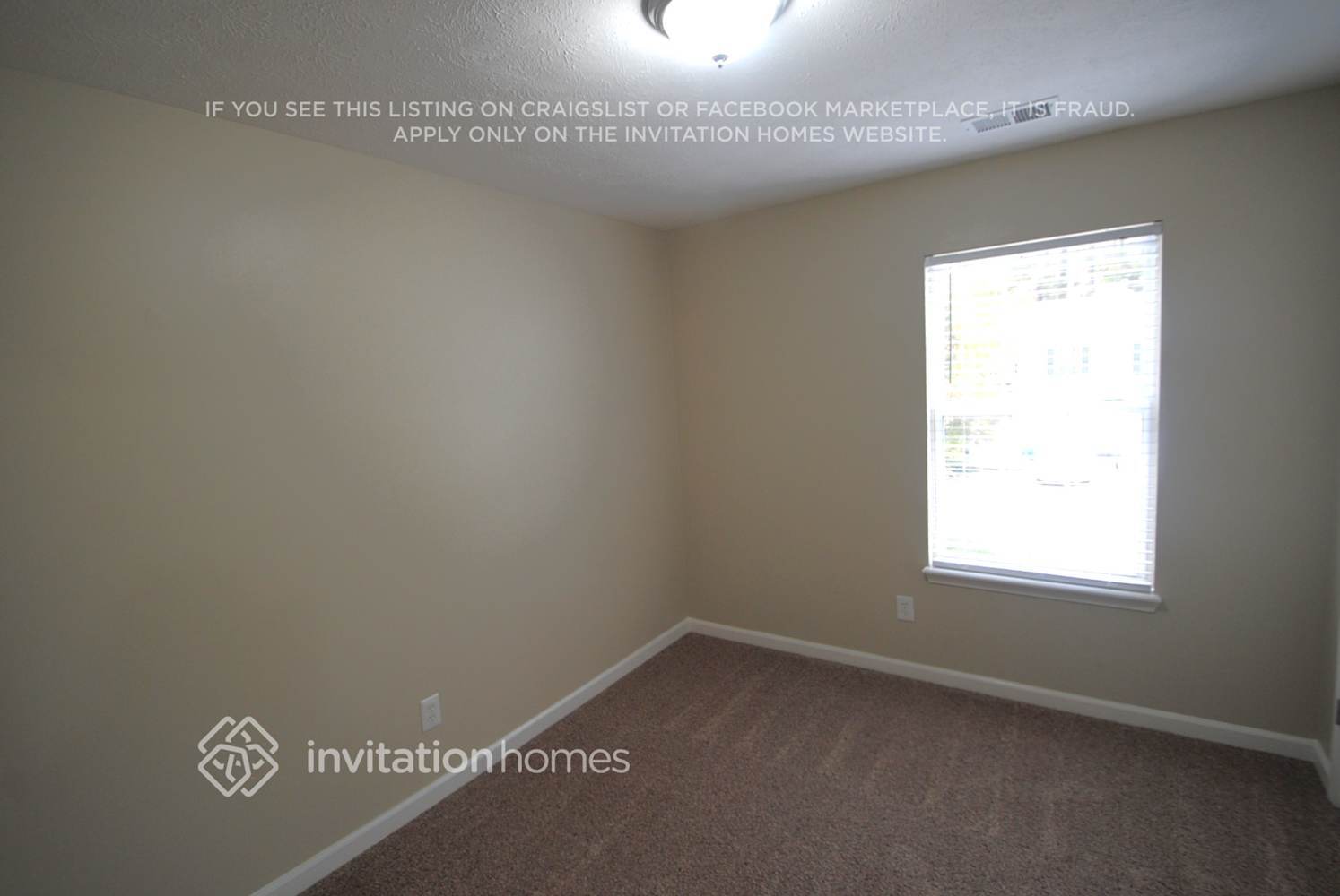 Building Photo - 2649 Lake Park Bend