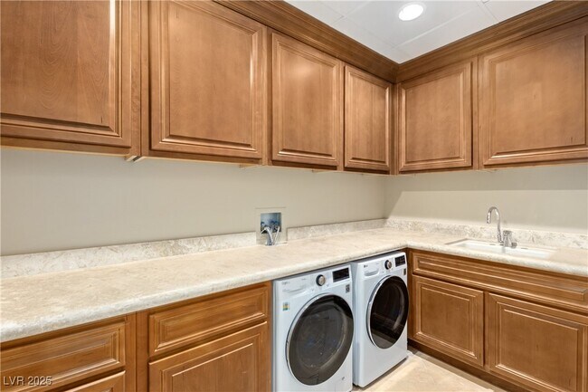 Building Photo - 9101 Alta Dr