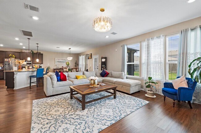 Building Photo - 1601 Sonny Dr