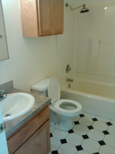 Building Photo - Lower 2bed/1bath in Alberta Arts! Off stre...