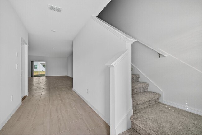 Building Photo - Brand New 6-Bed Available Now!