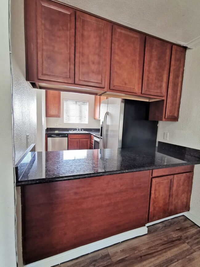 Building Photo - Beautiful 2 Bed / 1.5 Bath Two-Story Condo...