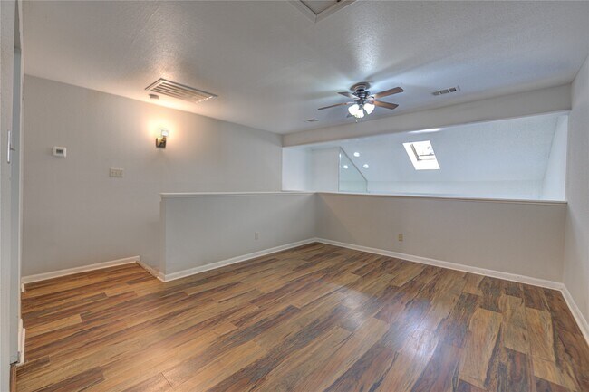 Building Photo - 16800 Sugar Pine Dr