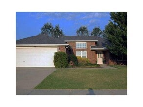 Building Photo - 1908 SW Marquette Rd