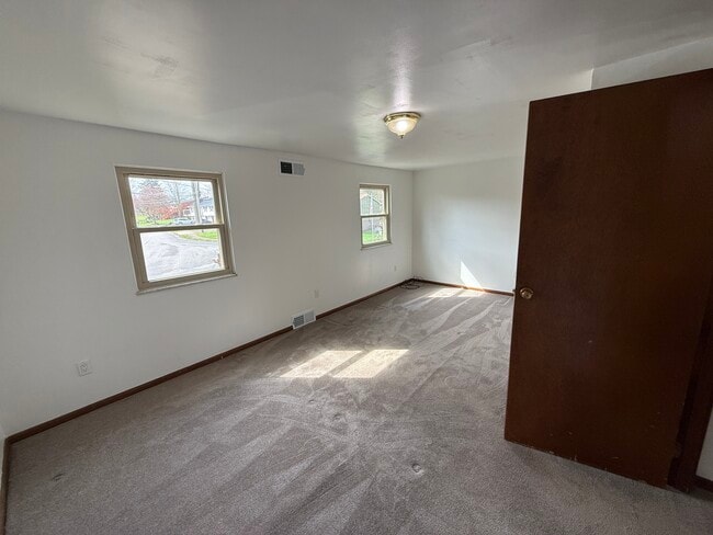 Building Photo - 108 Roberts Dr