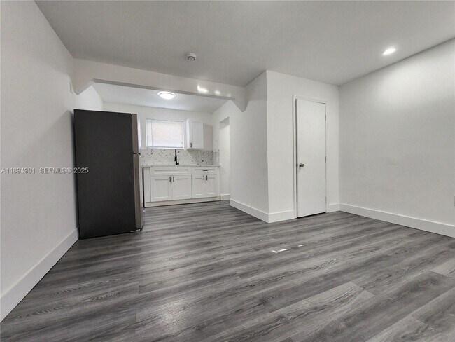 Building Photo - 5934 Buchanan St