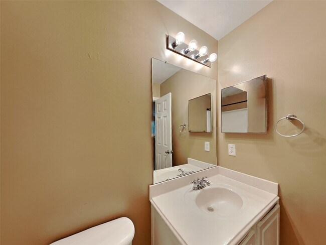 Building Photo - 6220 Stoney Creek Dr