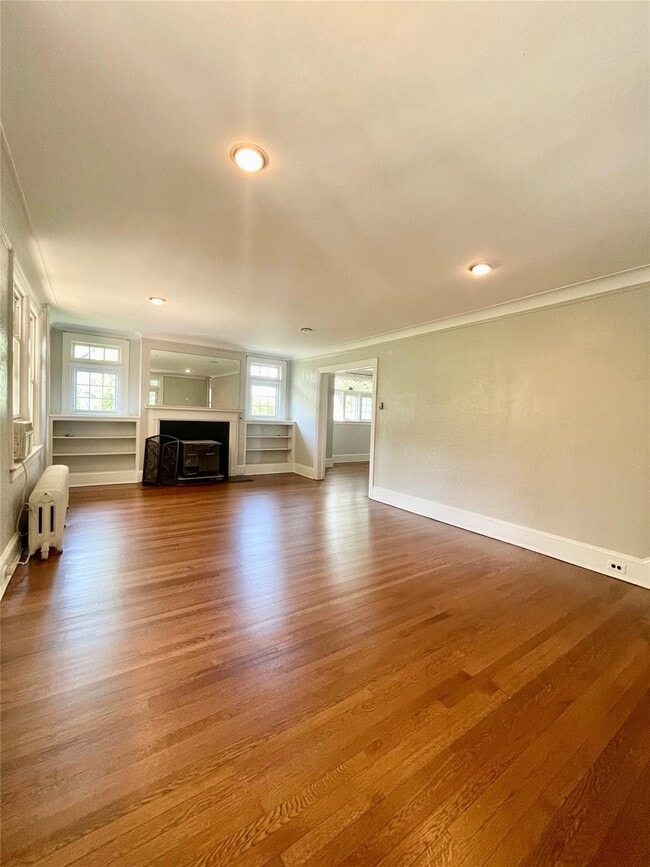 Building Photo - 19 Hanford Pl