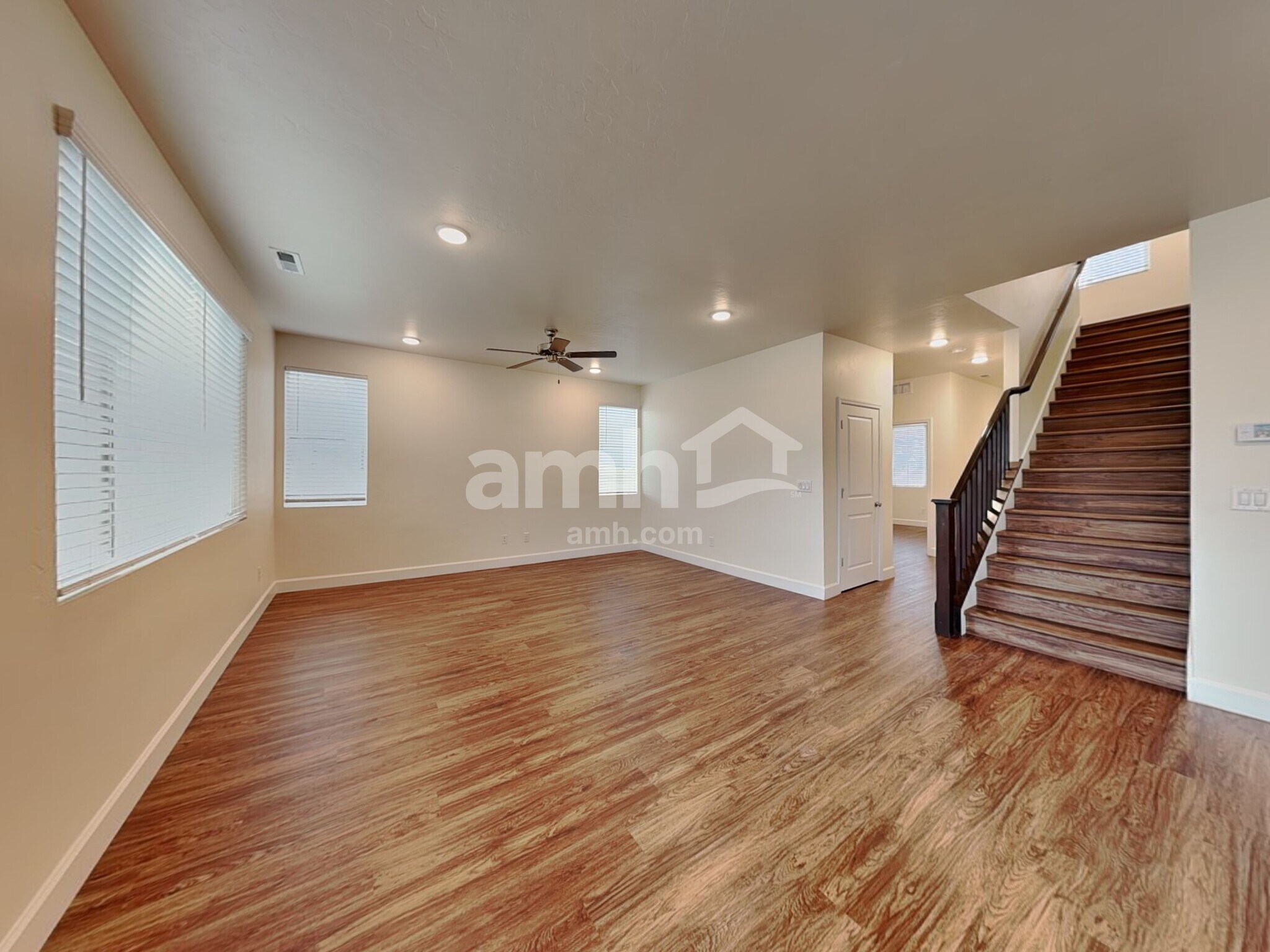 Building Photo - 884 N Garnet Creek Ave