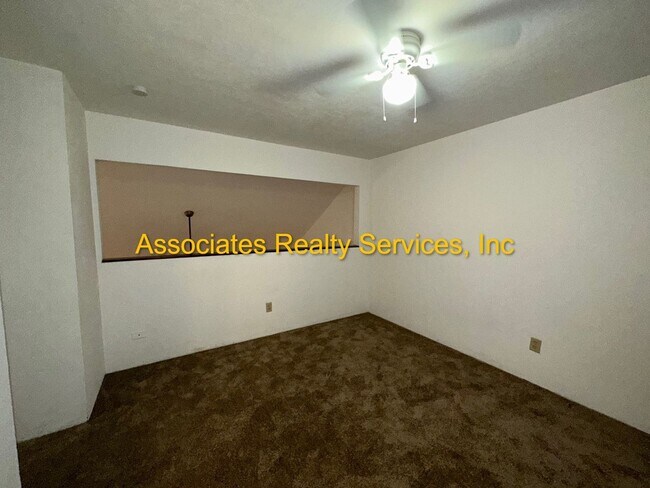 Building Photo - Charming 2 Bedroom, 2 Bath Home Near Veteran’s Park – A Must See!