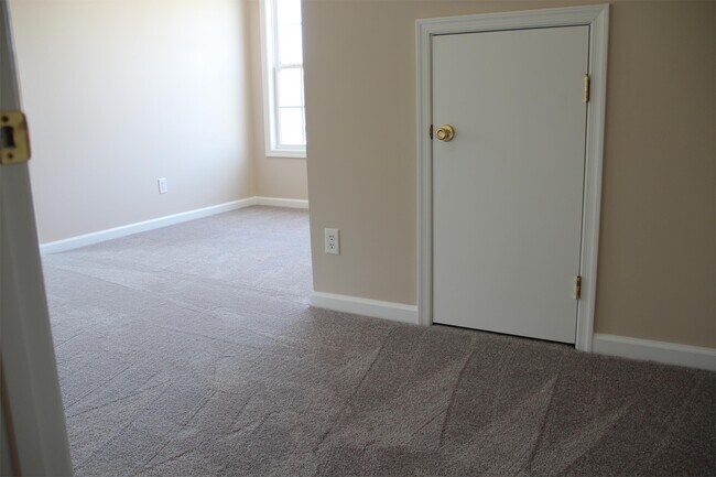 Building Photo - 107 Enchanted Way