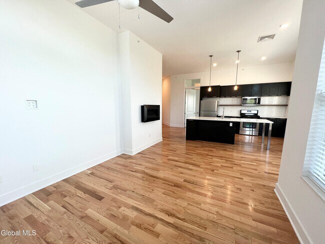 Building Photo - 308 Excelsior Ave