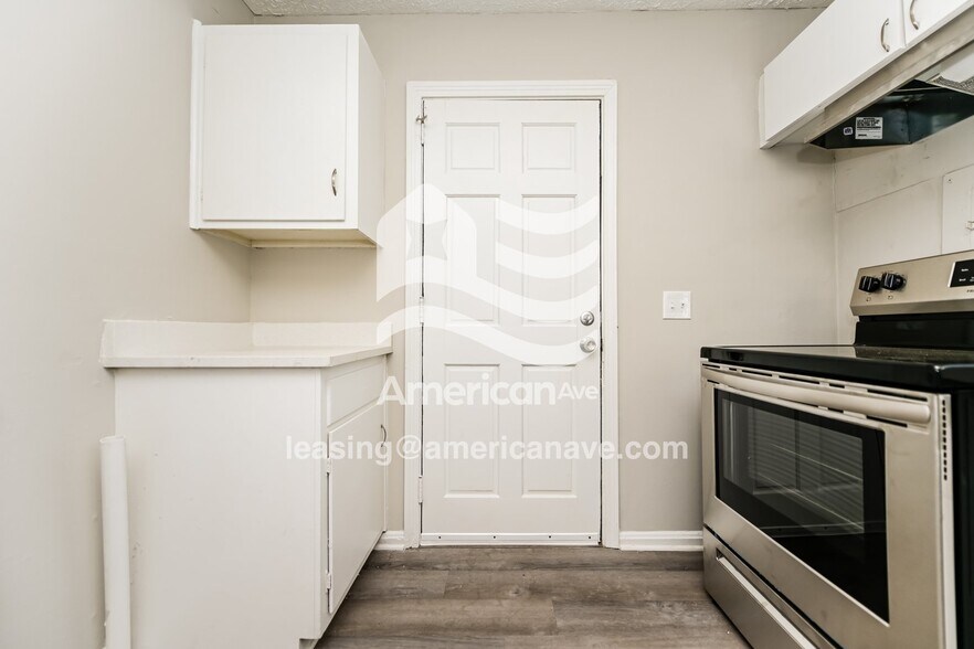 Building Photo - 119 Astor St