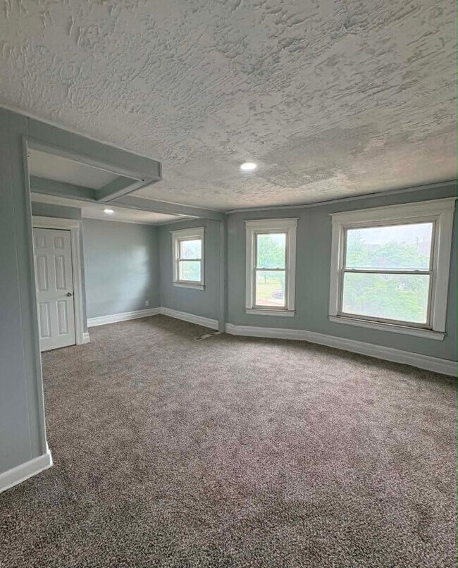 Building Photo - 668 Pingree St