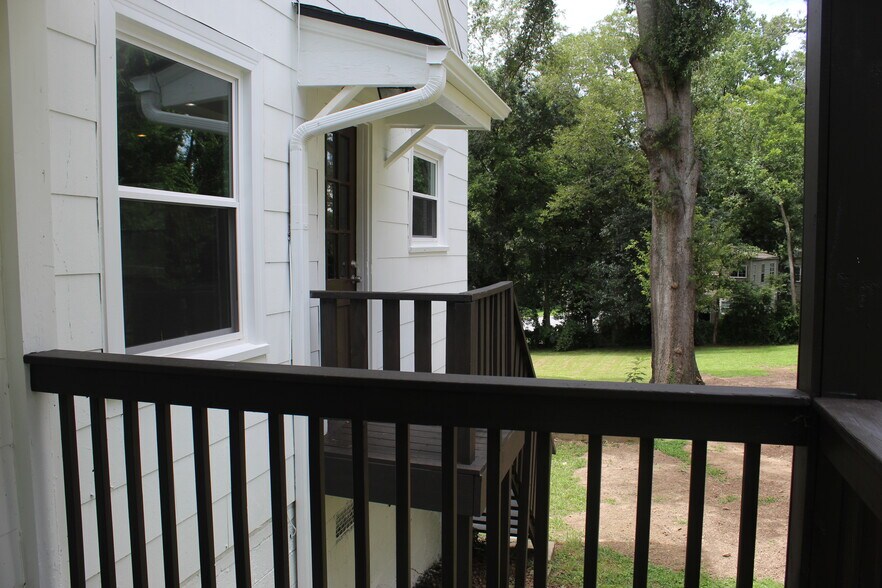 Side Patio - 2637 Semmes St