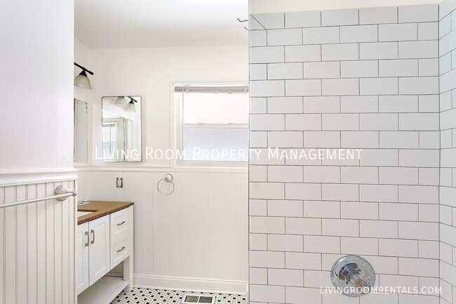 Building Photo - 1520 SE 44th Ave