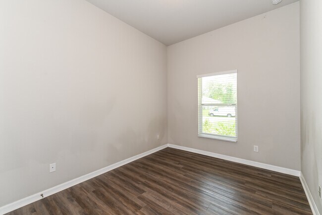 Building Photo - 1216 Eden Ave