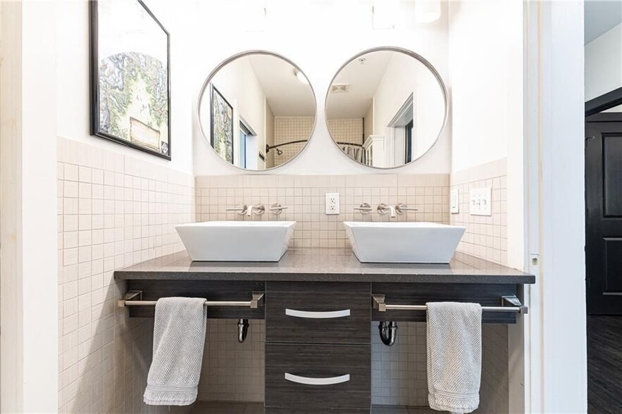 Building Photo - 1300 DeKalb Ave NE